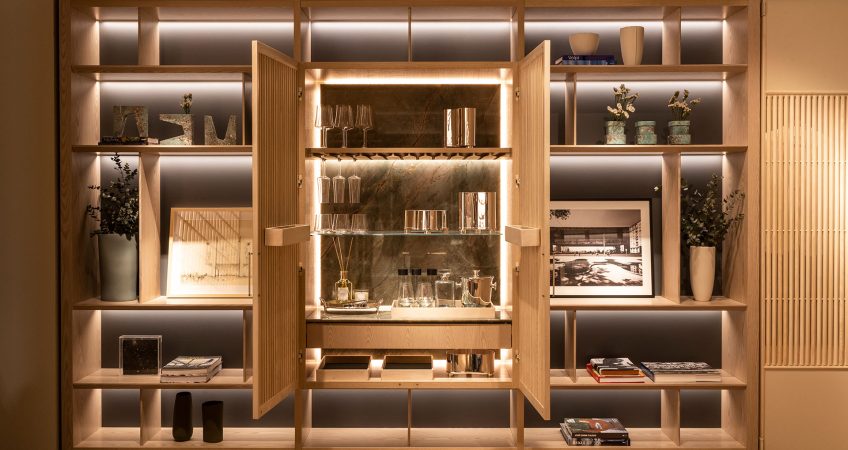 Aparadores e estantes de design: quando o living se torna um ambiente integrado  